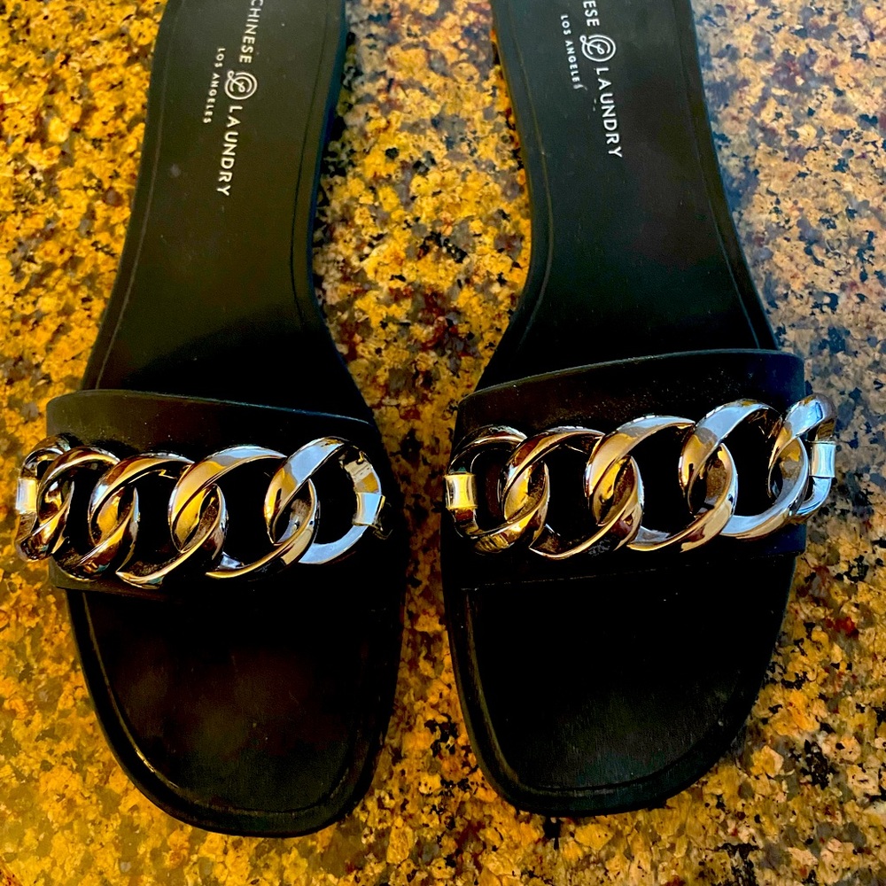 Chinese laundry sandals 10M